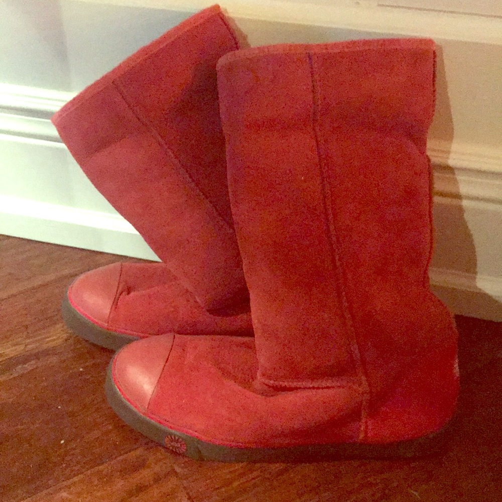 Ugg Delaine Boots in Red - Size 8